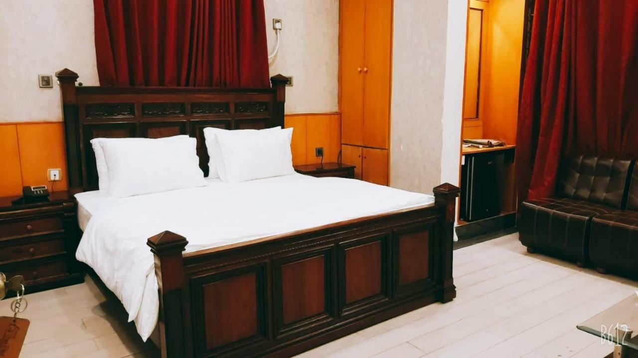 Elet Business Hotel Karaczi Zewnętrze zdjęcie