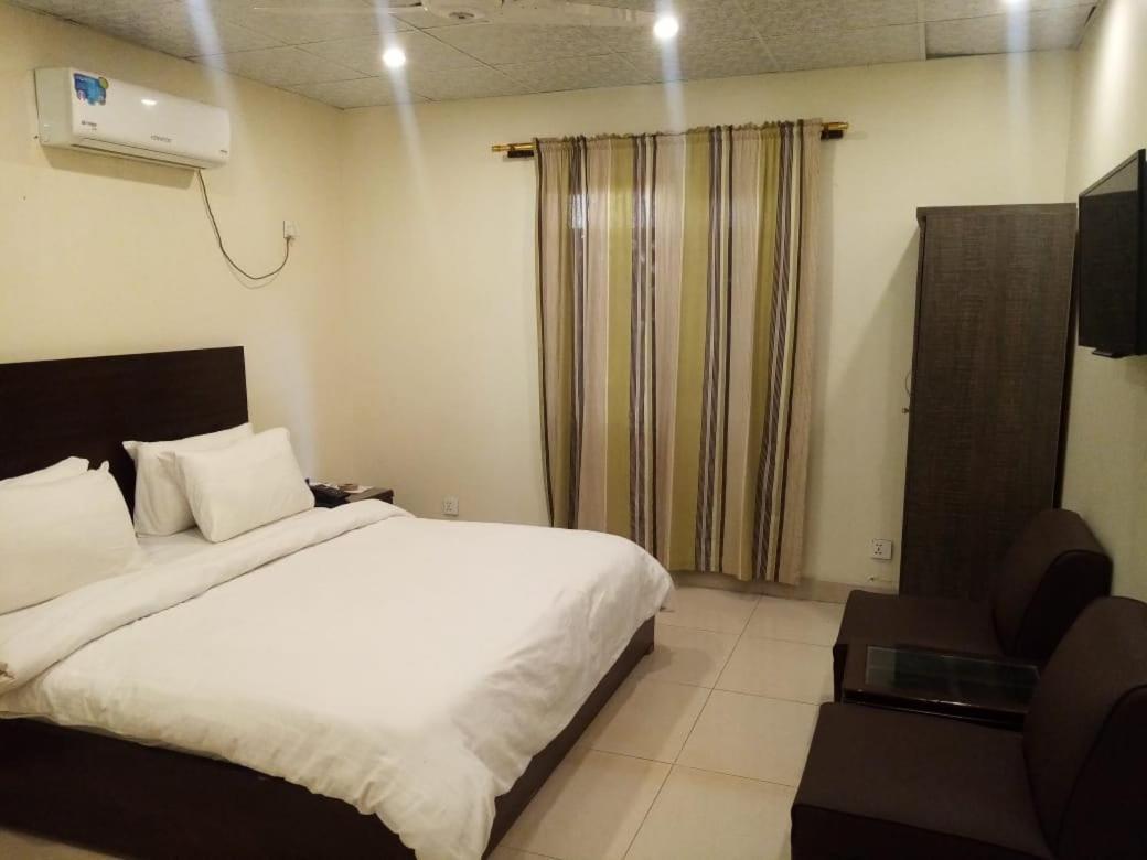 Elet Business Hotel Karaczi Zewnętrze zdjęcie